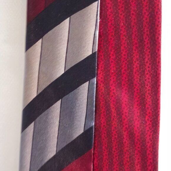 David Taylor's Bold Red Geometric Silk Tie for Men - Picture 5 of 8